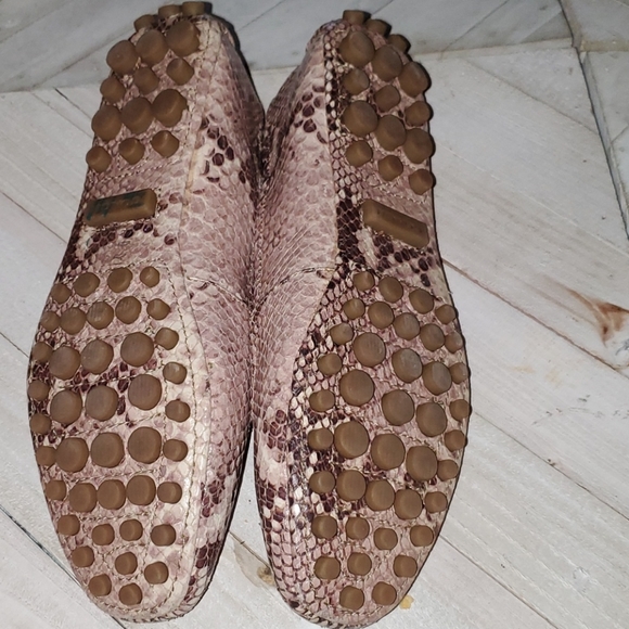 Coach Size 37 Snakeskin Design Driving Flats - Picture 6 of 8